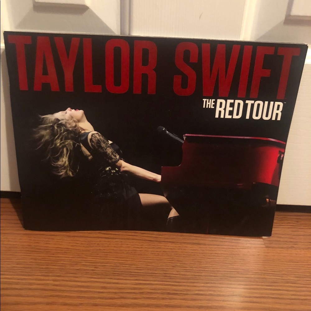 Taylor Swift red tour book